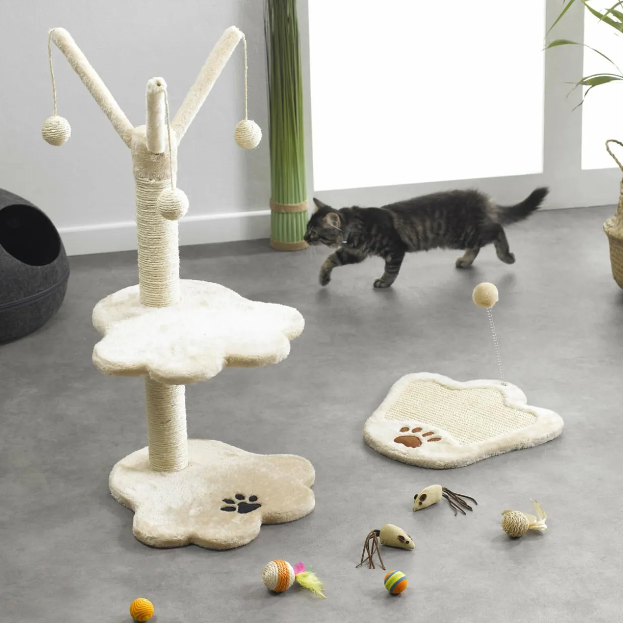 Arbre à chat avec jouet Ecru