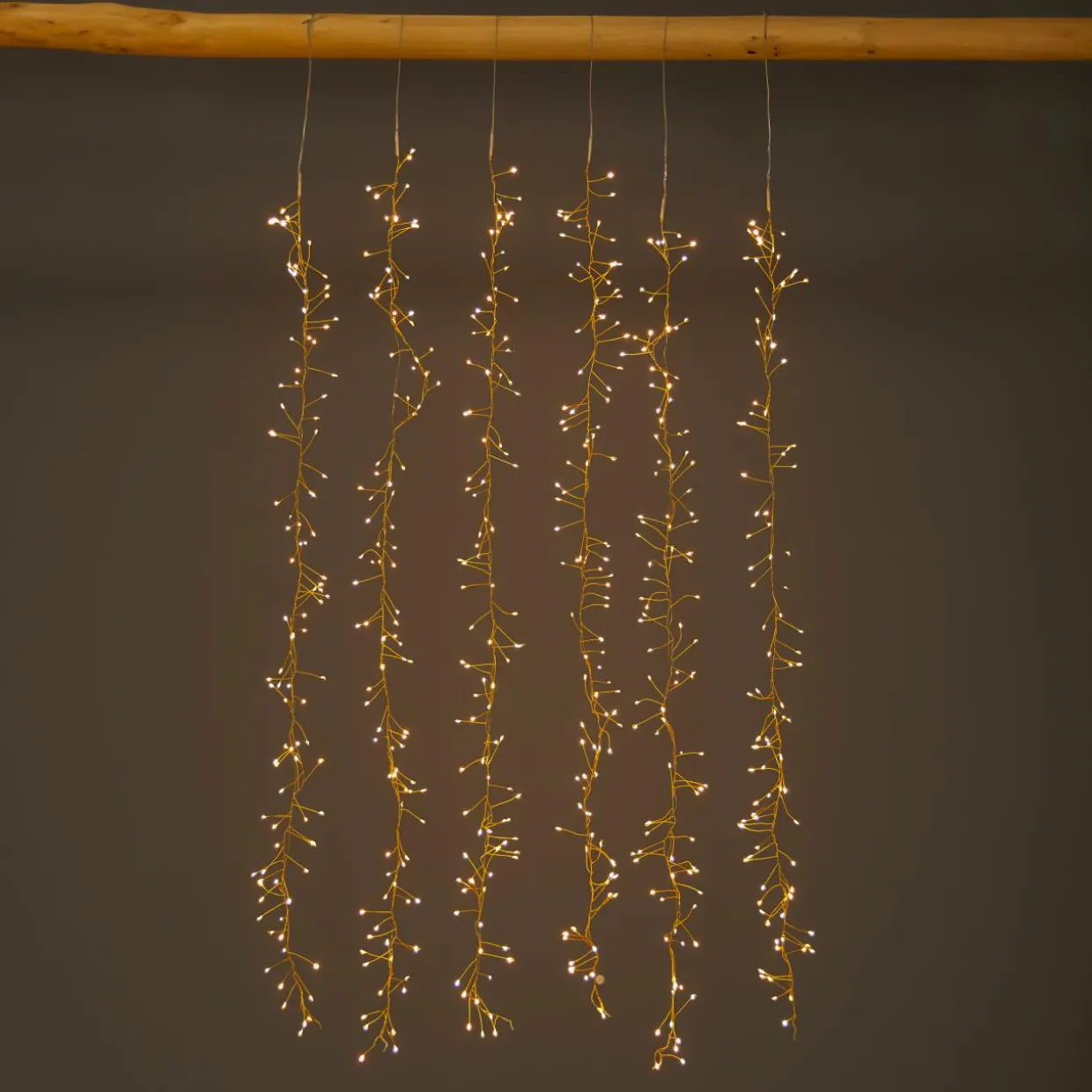 Cascade lumineuse 1 m 600 Micro LED câble or 6 descentes Blanc chaud et chaud doré