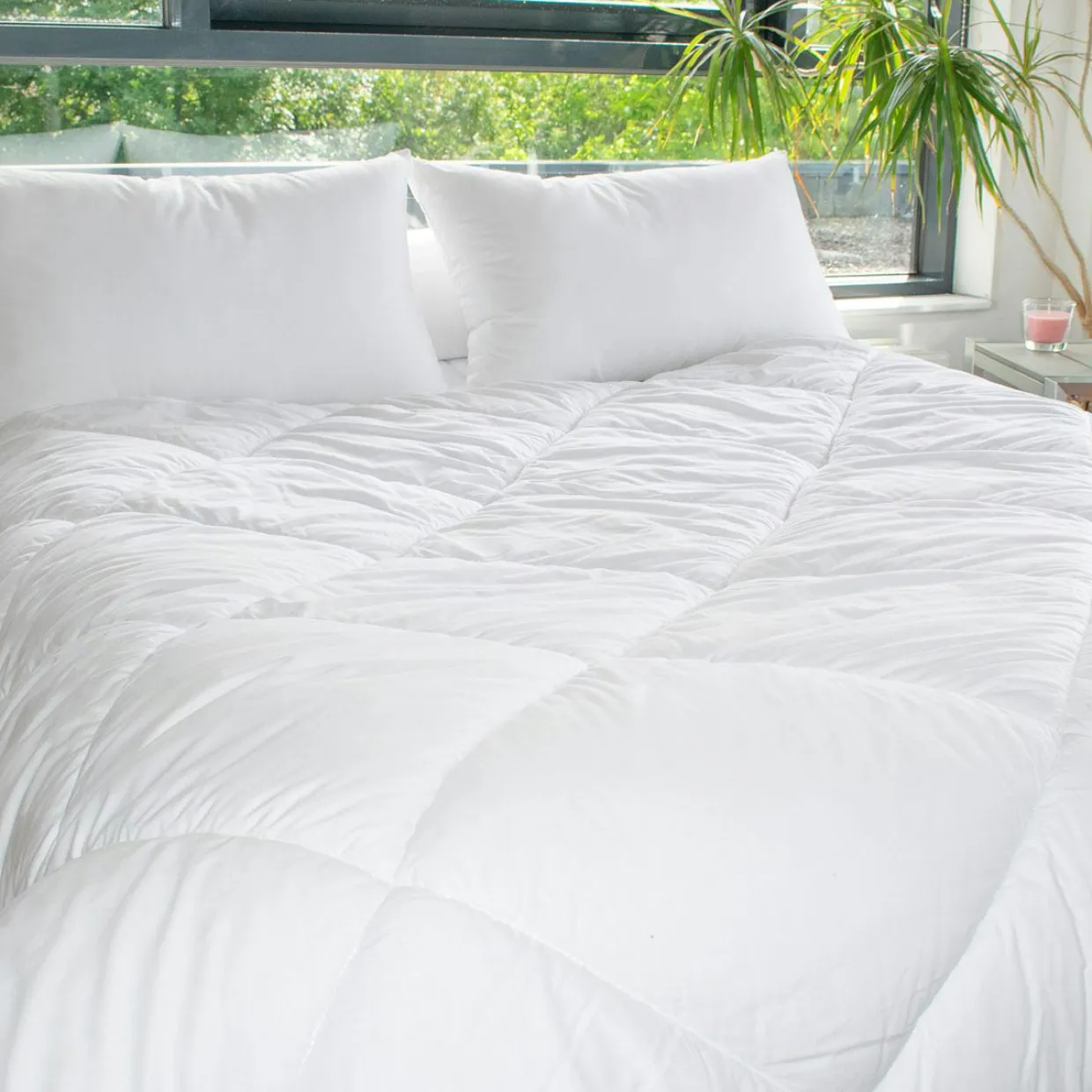 Couette Chaude (240 x 220 cm) Microfibre Lavable à 95°C Blanche