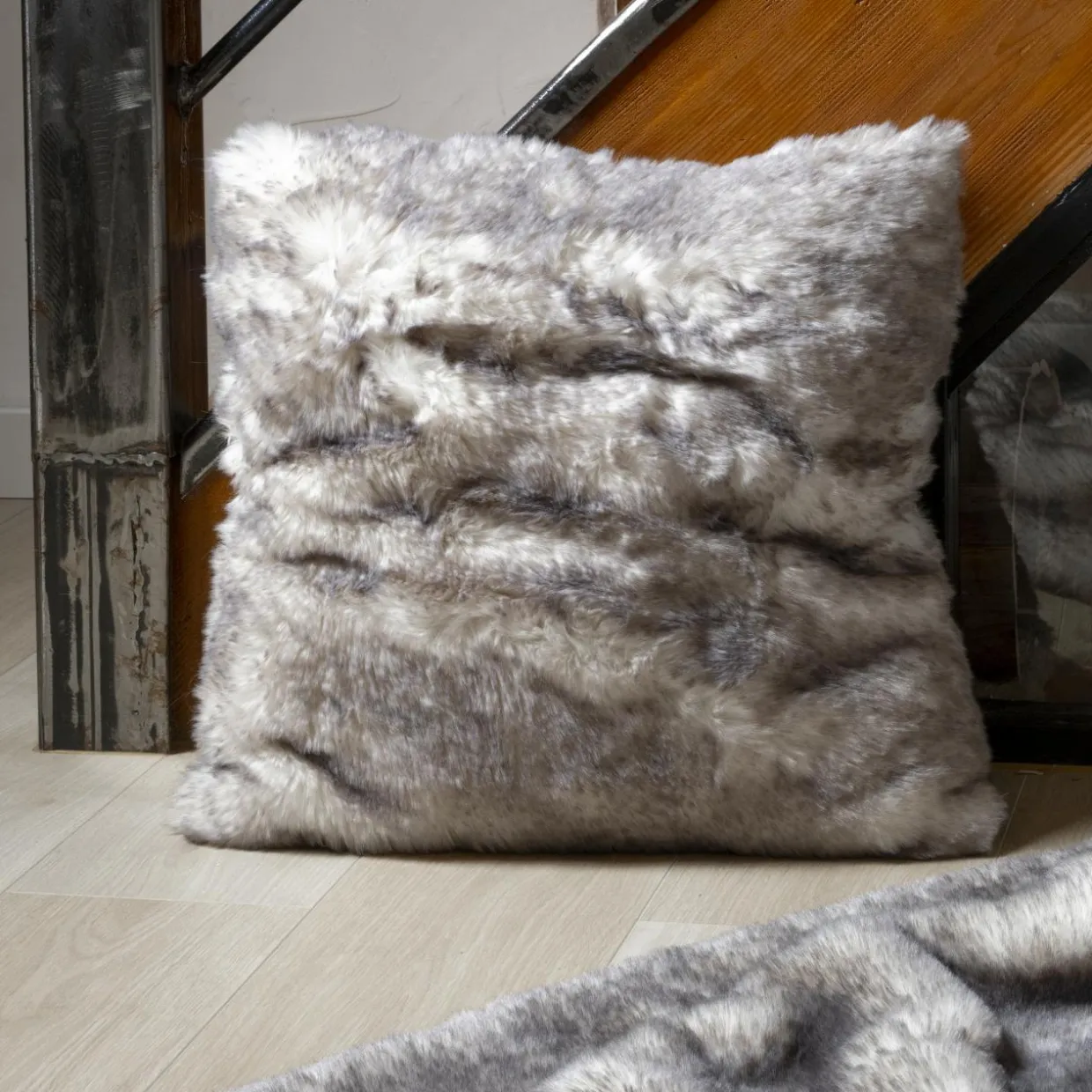 Coussin carré fausse fourrure (50 x 50 cm) Manaslu Gris