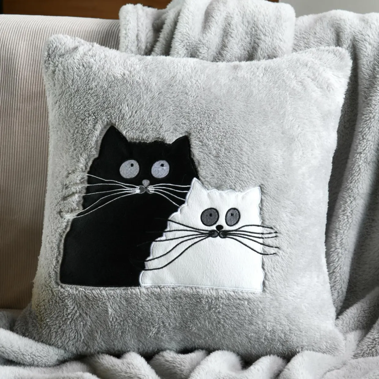 Coussin de Noël carré (45 cm) Douillet Gris