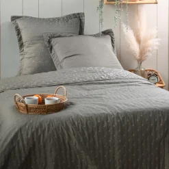Couvre-lit matelassé avec deux taies d'oreiller (260 x 240 cm) Cléo Taupe