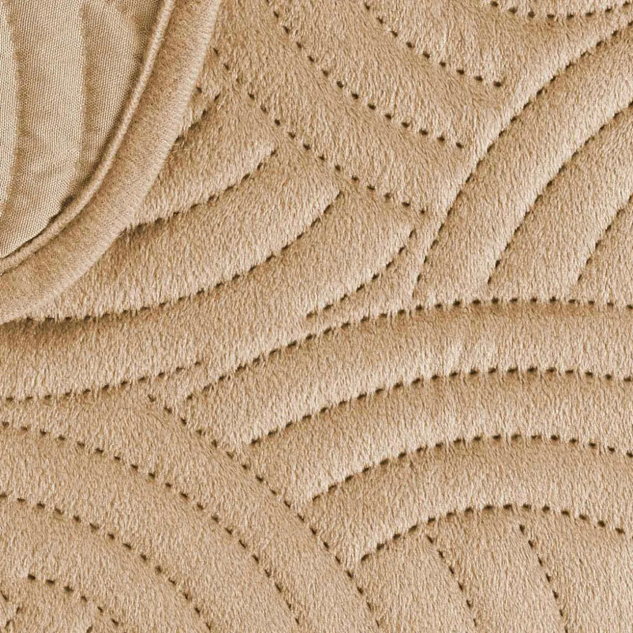 Couvre-lit matelassé et deux taies d'oreiller (240 x 260 cm) Solange Beige