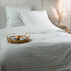 Couvre-lit matelassé et deux taies d'oreiller (240 x 220 cm) Cléo Ecru