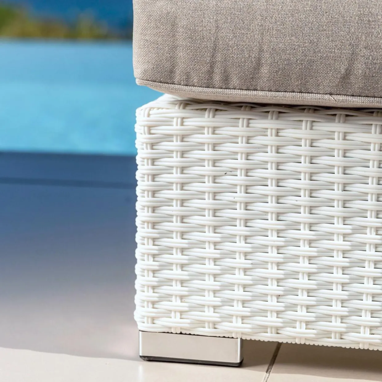 Fauteuil de jardin en résine tressée Palma Blanc et taupe