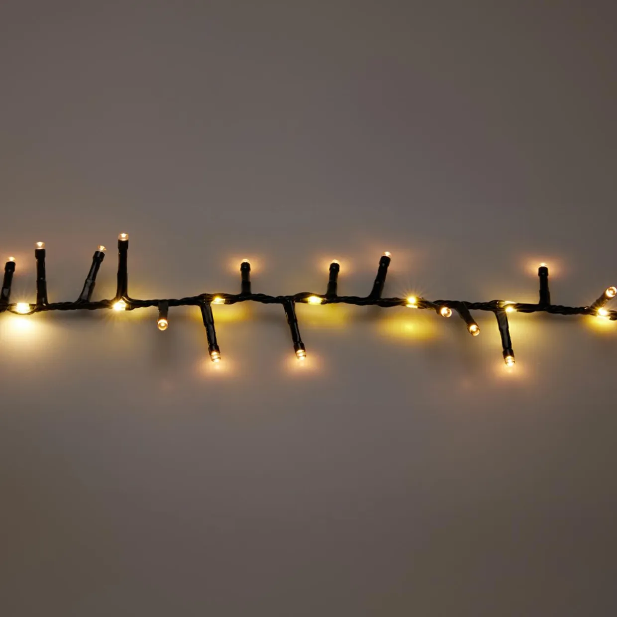 Guirlande lumineuse 20 m 1410 LED câble noir Boa effet cascade Blanc chaud