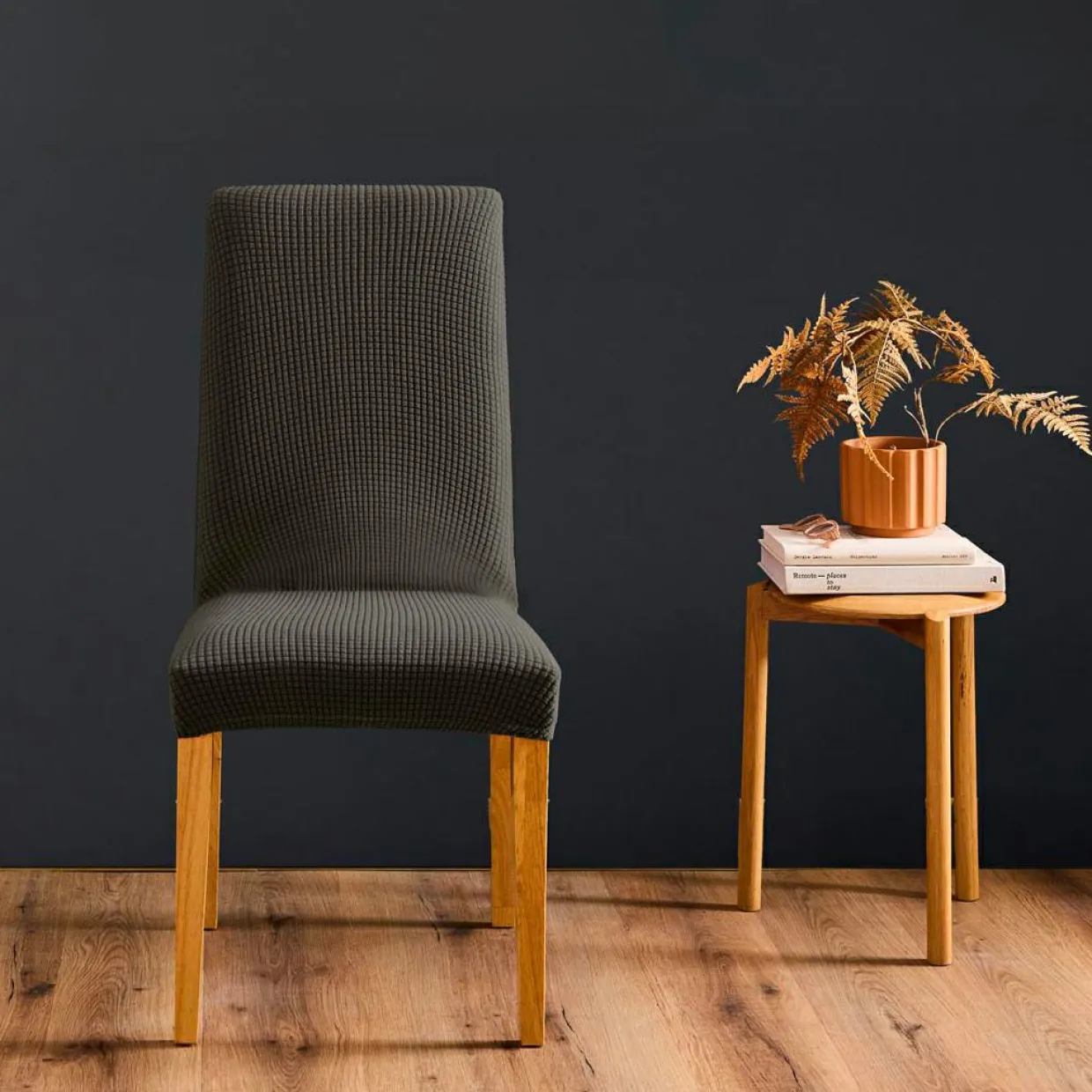 Housse de chaise extensible effet gaufré (40 x 40 cm) Sacha Gris anthracite
