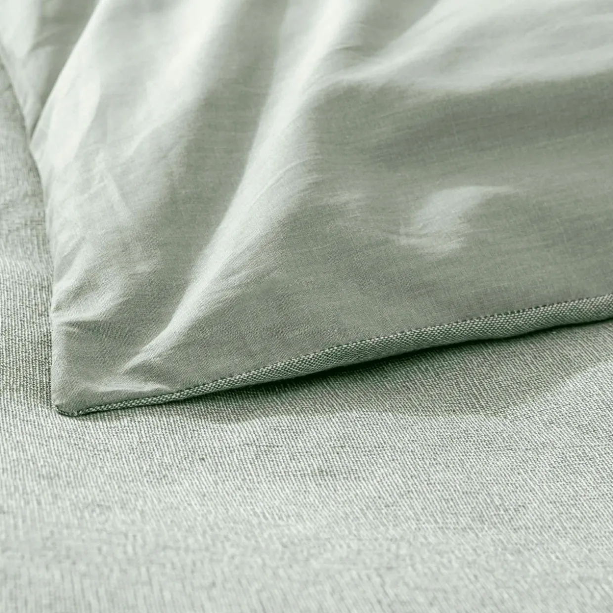 Housse de couette et deux taies d'oreiller coton (260 x 240 cm) Meline Vert sauge
