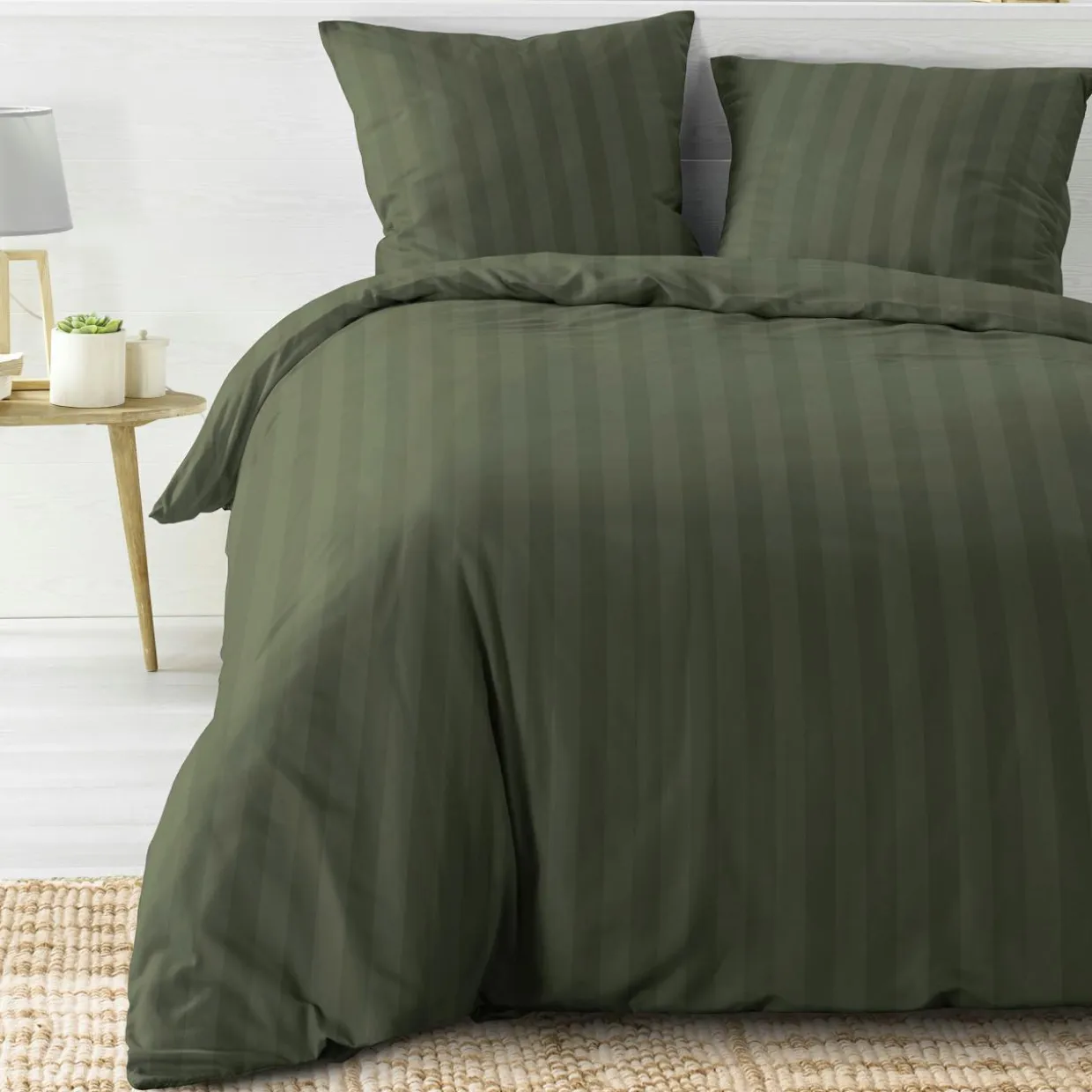 Housse de couette et deux taies microfibre (240 x 220 cm) Cleo Vert kaki