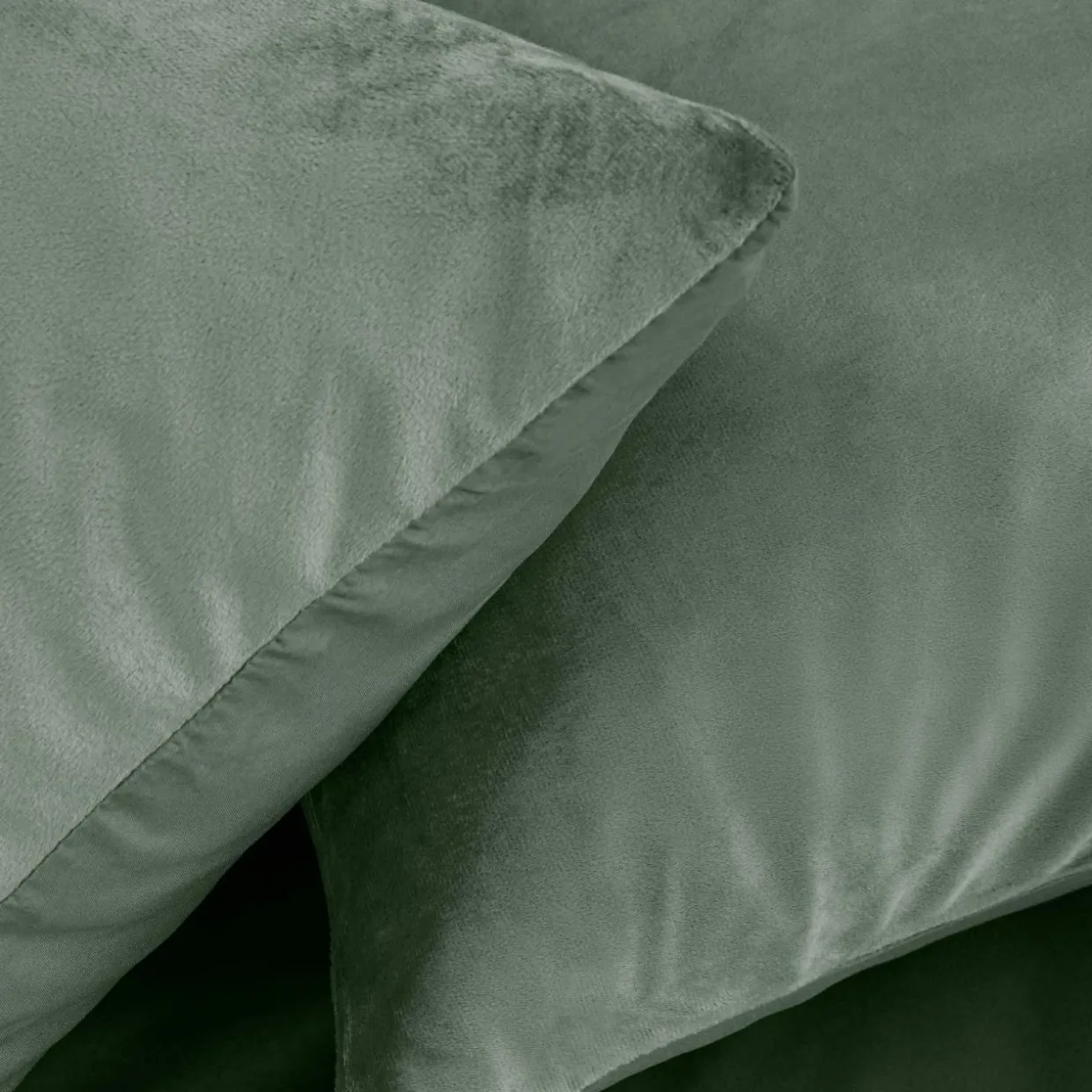 Housse de couette et deux taies d'oreiller velours (240 x 220 cm) Velina Vert cèdre