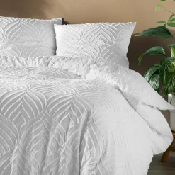 Housse de couette et deux taies microfibre tuftée (240 x 220 cm) Heltie Blanche