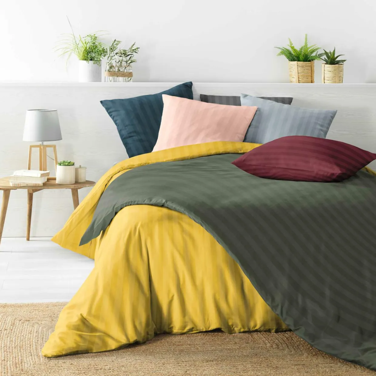 Housse de couette et deux taies microfibre (240 x 220 cm) Cleo Rouge