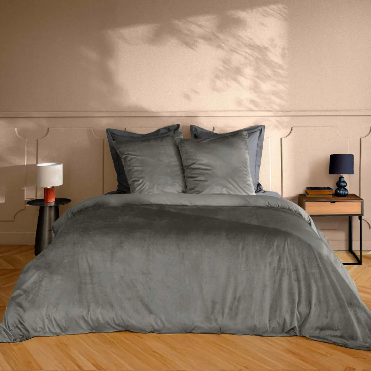 Housse de couette et deux taies d'oreiller velours (240 x 220 cm) Velina Gris anthracite