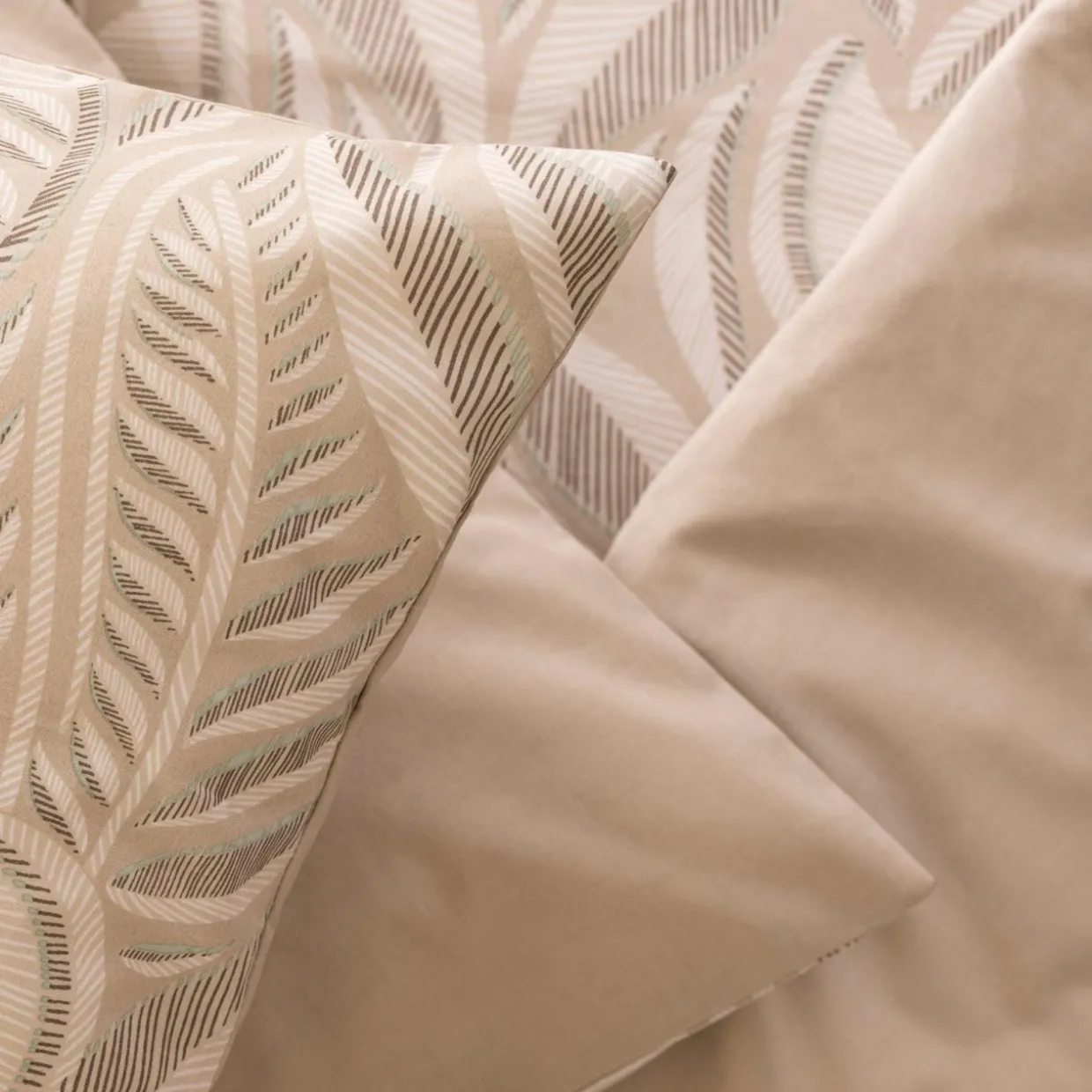 Housse de couette et deux taies coton (240 x 220 cm) Nalh Beige