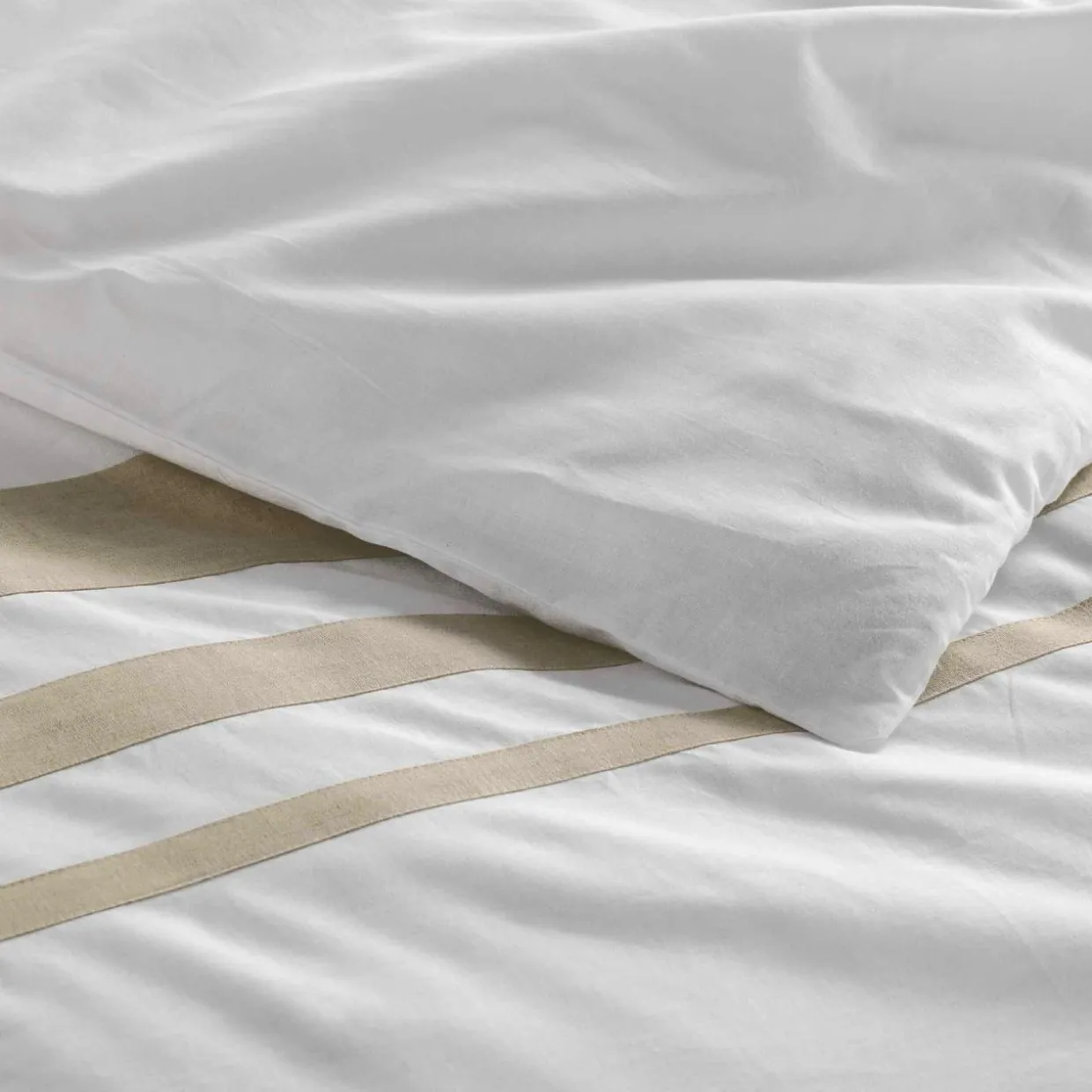 Housse de couette et deux taies coton (240 x 220 cm) Margaux Blanche