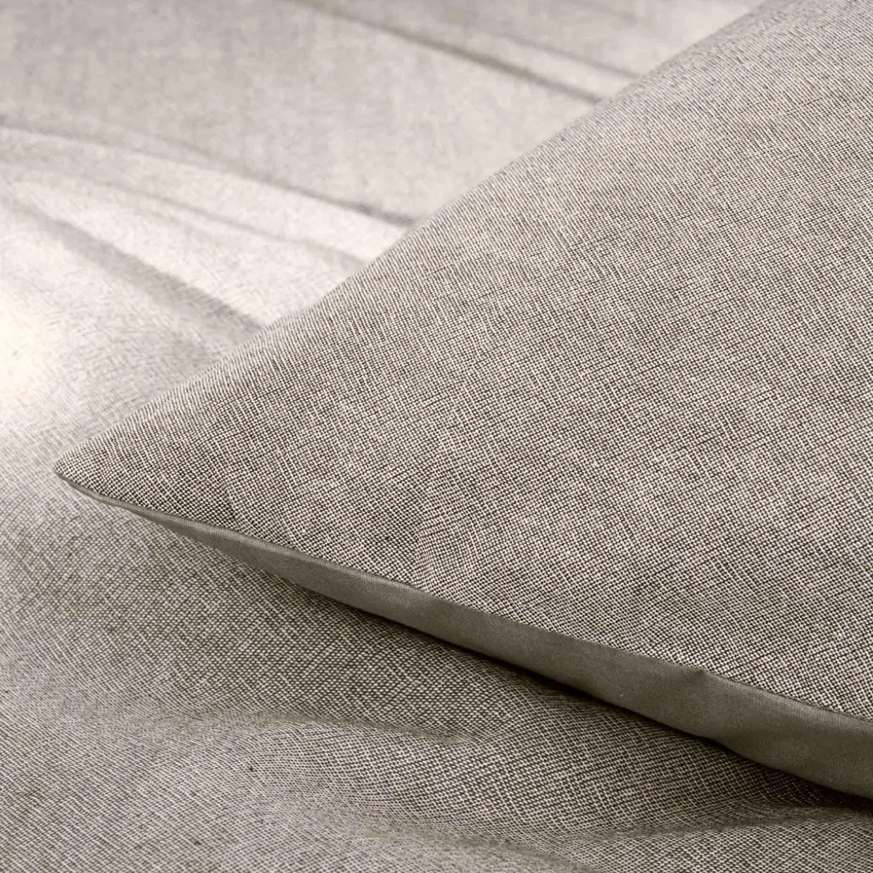 Housse de couette et deux taies d'oreiller coton (260 x 240 cm) Meline Gris anthracite