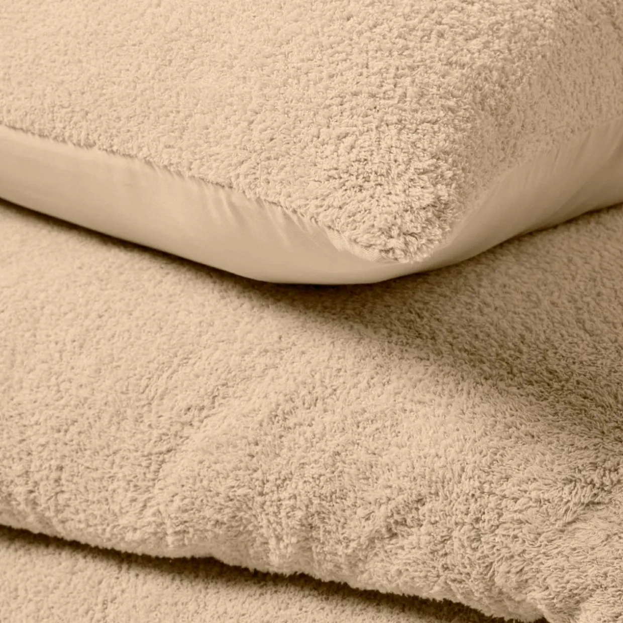 Housse de couette et deux taies d'oreiller bouclette (240 x 220 cm) Helena Beige sable