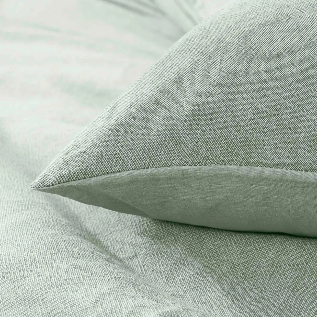 Housse de couette et deux taies d'oreiller coton (240 x 220 cm) Meline Vert sauge