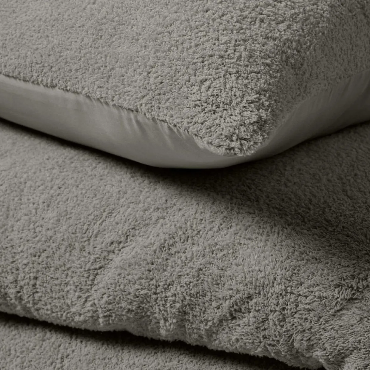 Housse de couette et deux taies d'oreiller bouclette (240 x 220 cm) Helena Gris anthracite
