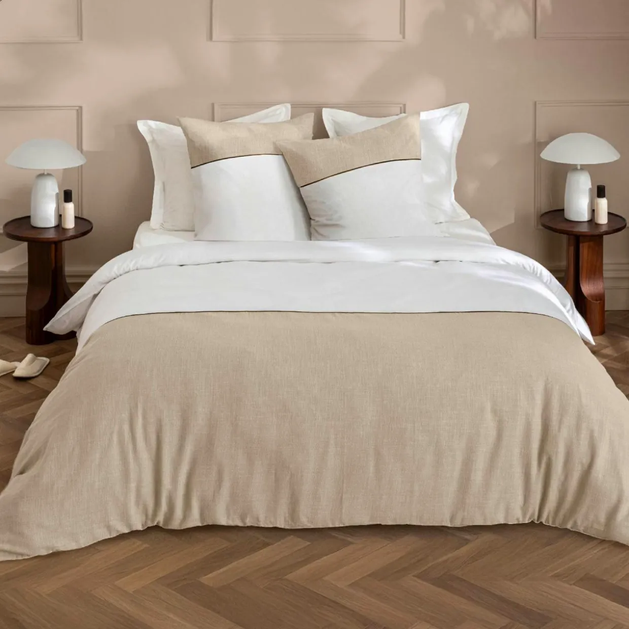 Housse de couette et deux taies d'oreiller coton (260 x 240 cm) Gabrielle Beige