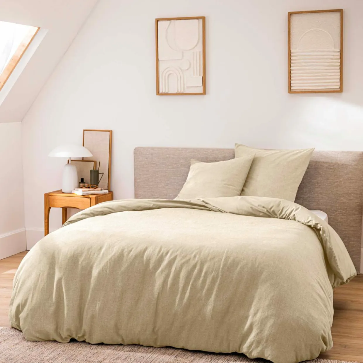 Housse de couette et deux taies d'oreiller coton (260 x 240 cm) Meline Beige sable