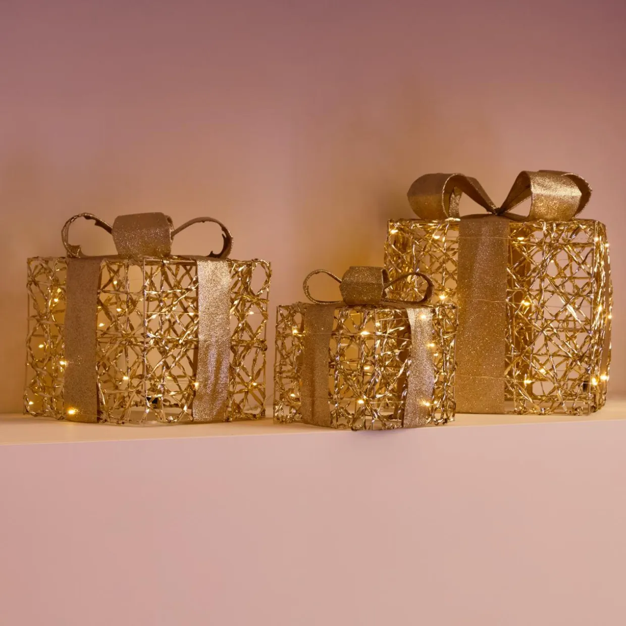 Lot de 3 cadeaux lumineux à piles 30 LED (H30 cm) Féerie Or et Blanc chaud