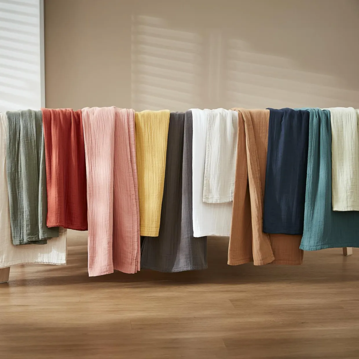 Rideau gaze de coton ajustable (140 x max 300 cm) Gaïa Jaune safran