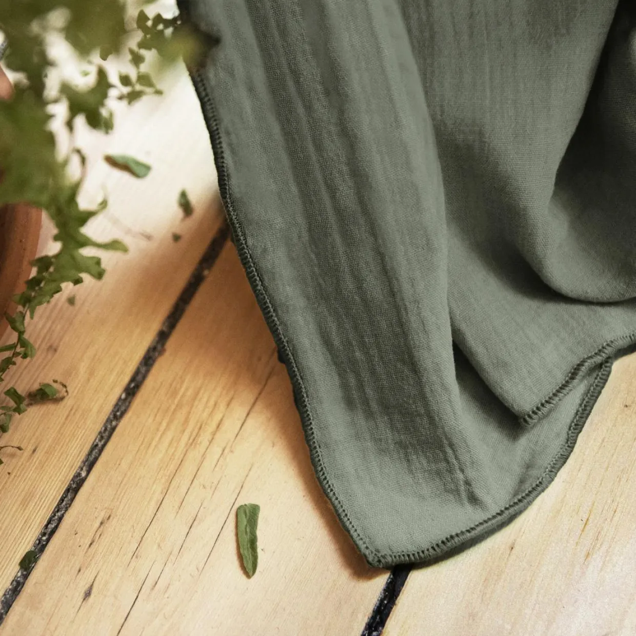 Rideau gaze de coton ajustable (180 x max 300 cm) Gaïa Vert romarin