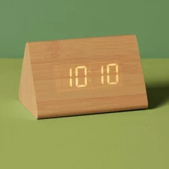 Réveil digital en bois (7 x H8 cm) Wake up