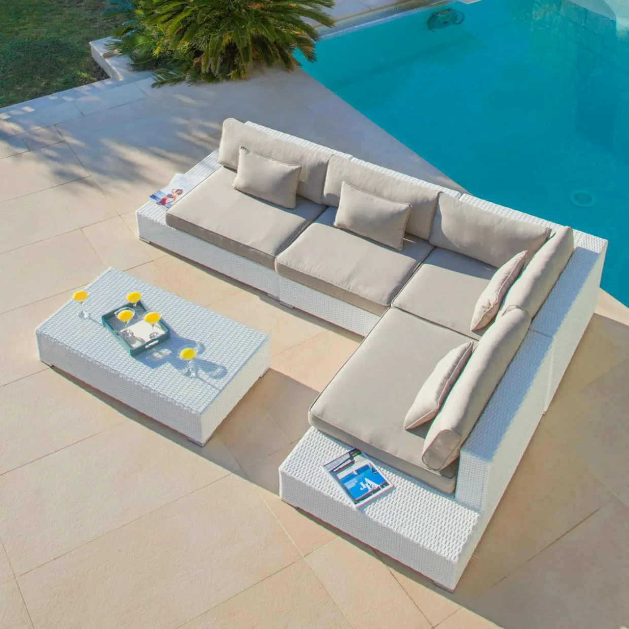 Salon de jardin d'angle en résine tressée 5 places Palma Blanc et taupe