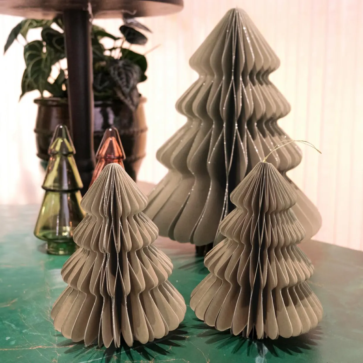 Sapin en papier à suspendre (H15 cm) Fermeture Magnétique Brun