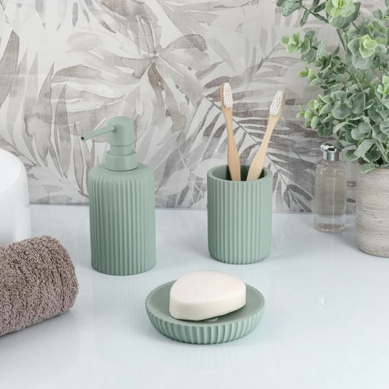 Set d'accessoires salle de bain résine Strié Vert eucalyptus
