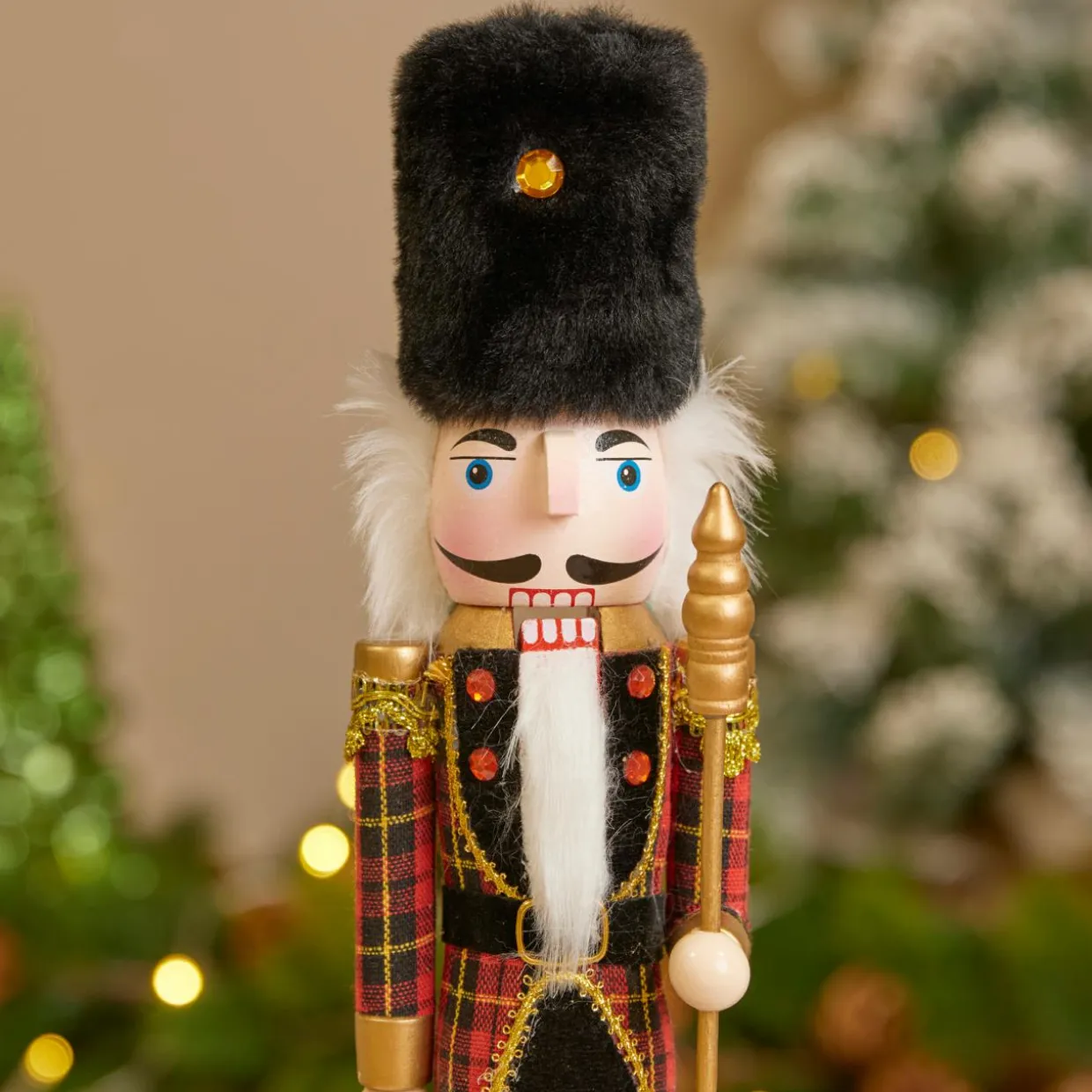 Soldat Casse-noisette en bois (H38 cm) Ernest et Toque d'ours