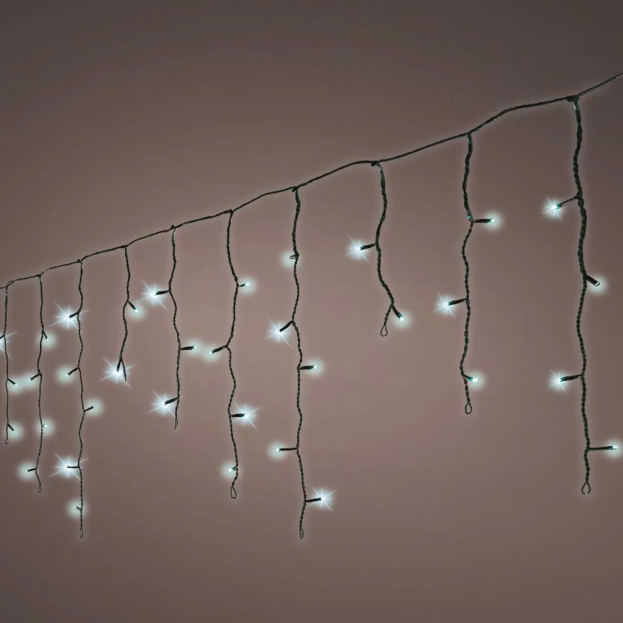 Stalactite lumineuse 30 m 900 LED câble noir Stars Grande hauteur XL Timer Blanc froid