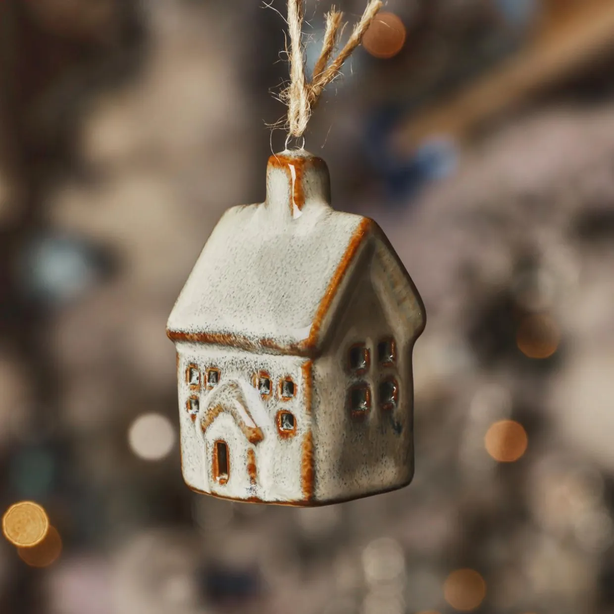 Suspension de Noël en porcelaine (H7 cm) Maison douce Beige