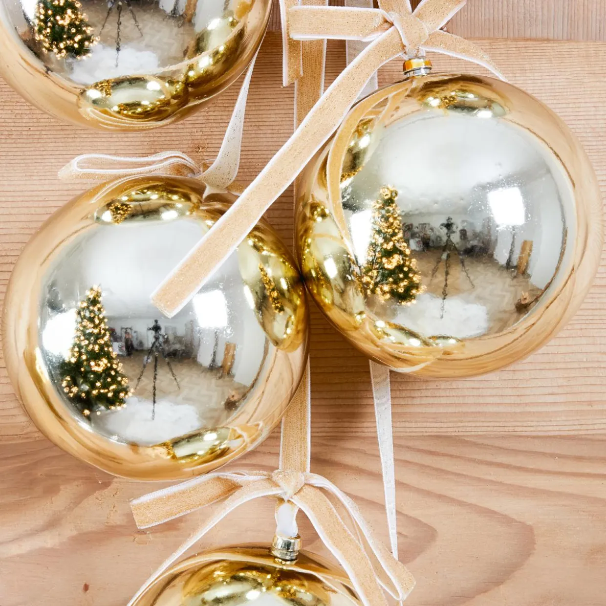 Suspension de Noël (H70 cm) Boules et nœud velours Doré