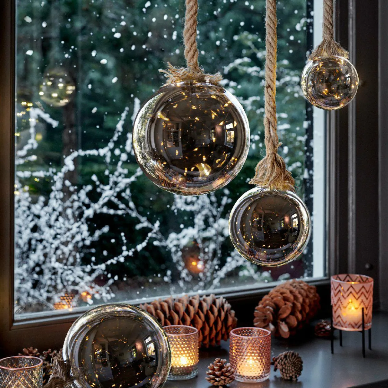 Suspension lumineuse à piles 30 LED (D14 cm) Boule de Noël ambrée Blanc chaud
