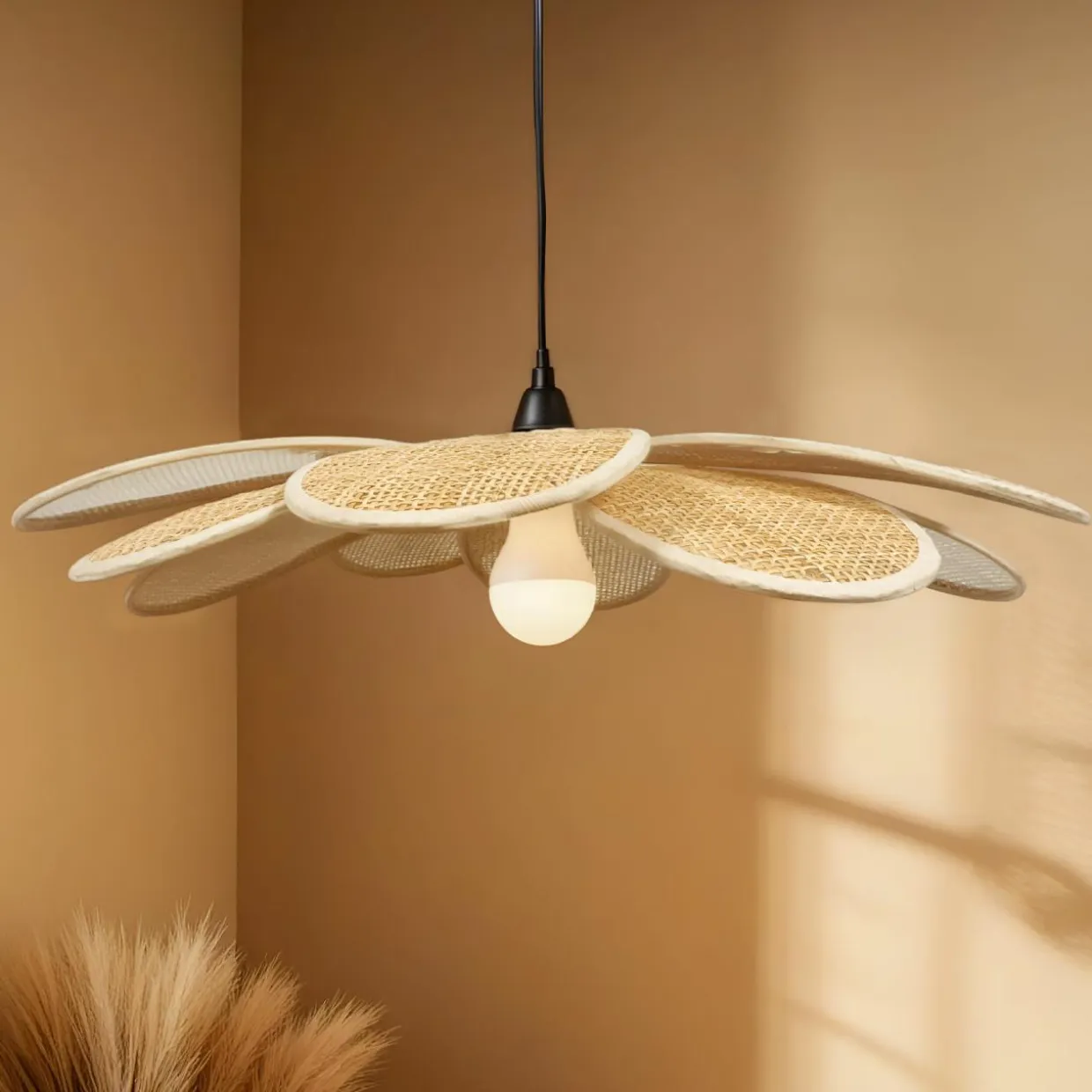 Suspension lumineuse pétale en tissu (D58 cm) Salamanca Naturel beige et noir