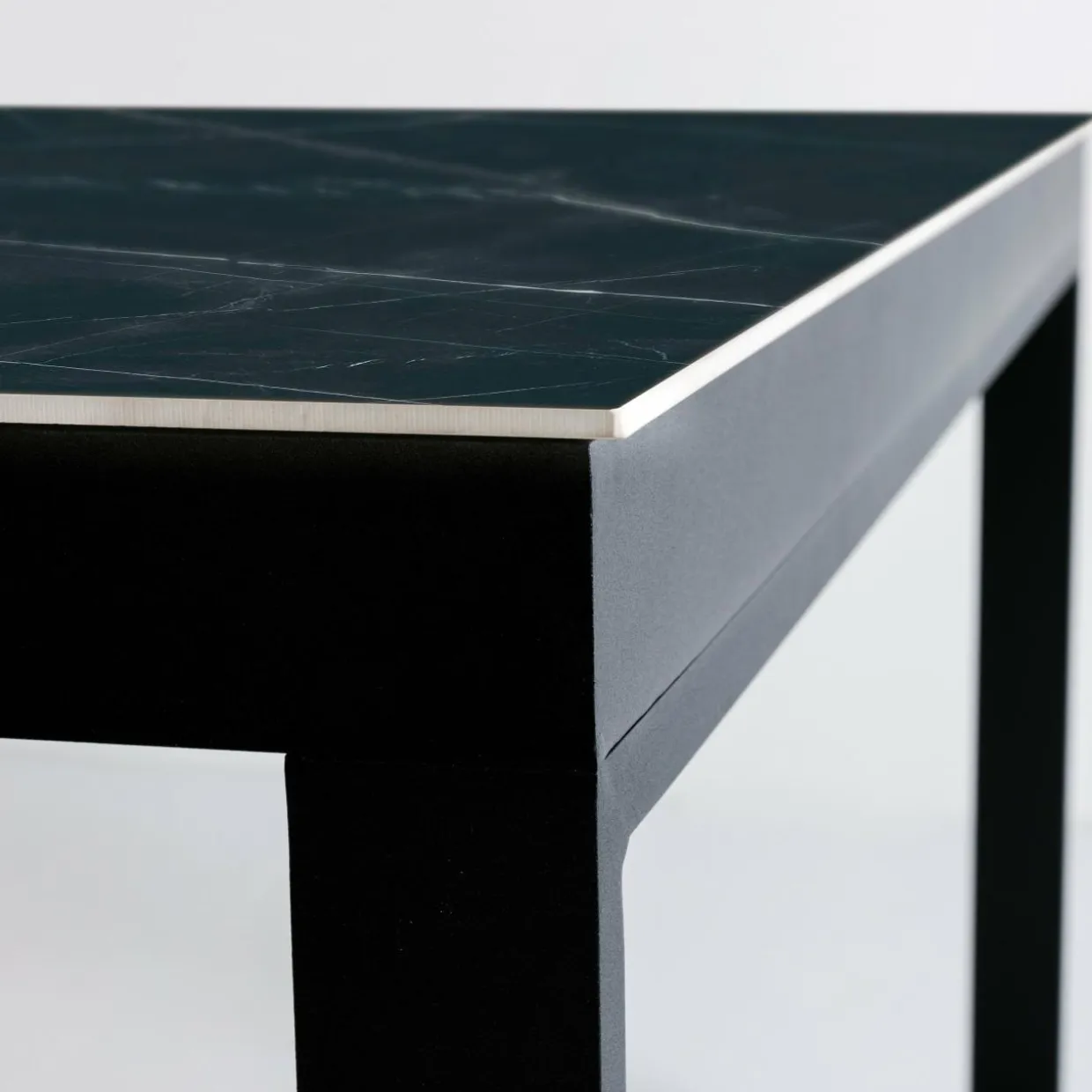 Table de jardin en aluminium et céramique 12 places (260 x 120 cm) Kore Noir marbré