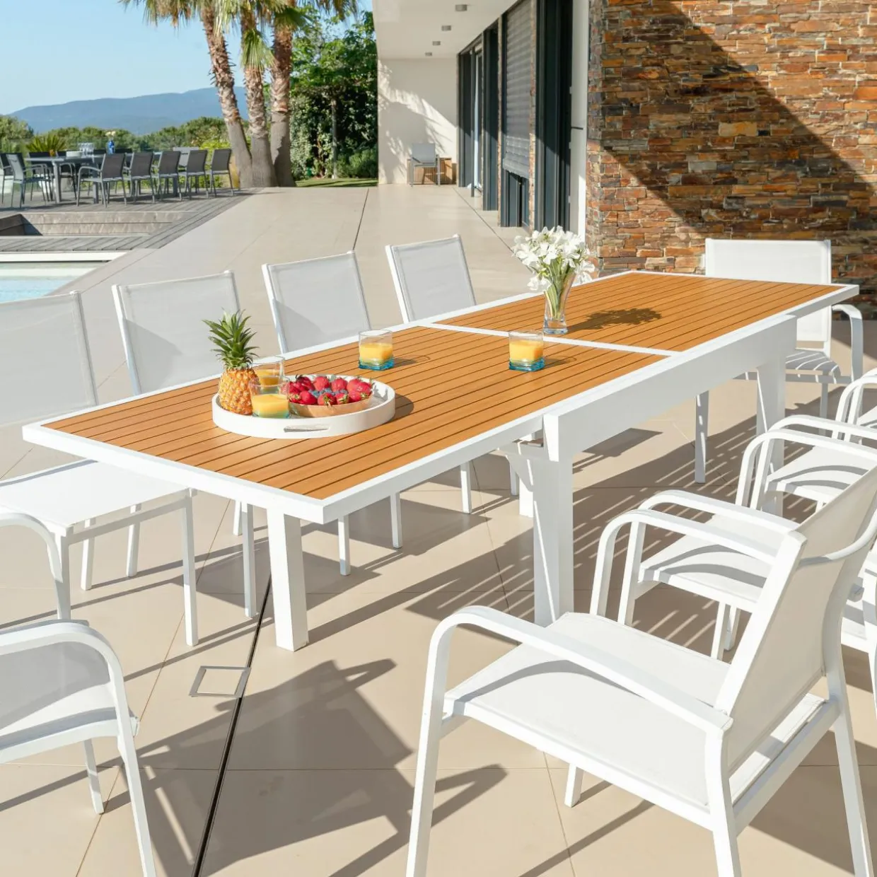 Table de jardin extensible en aluminium 10 places effet bois (135/270 x 90 cm) Murano Blanc