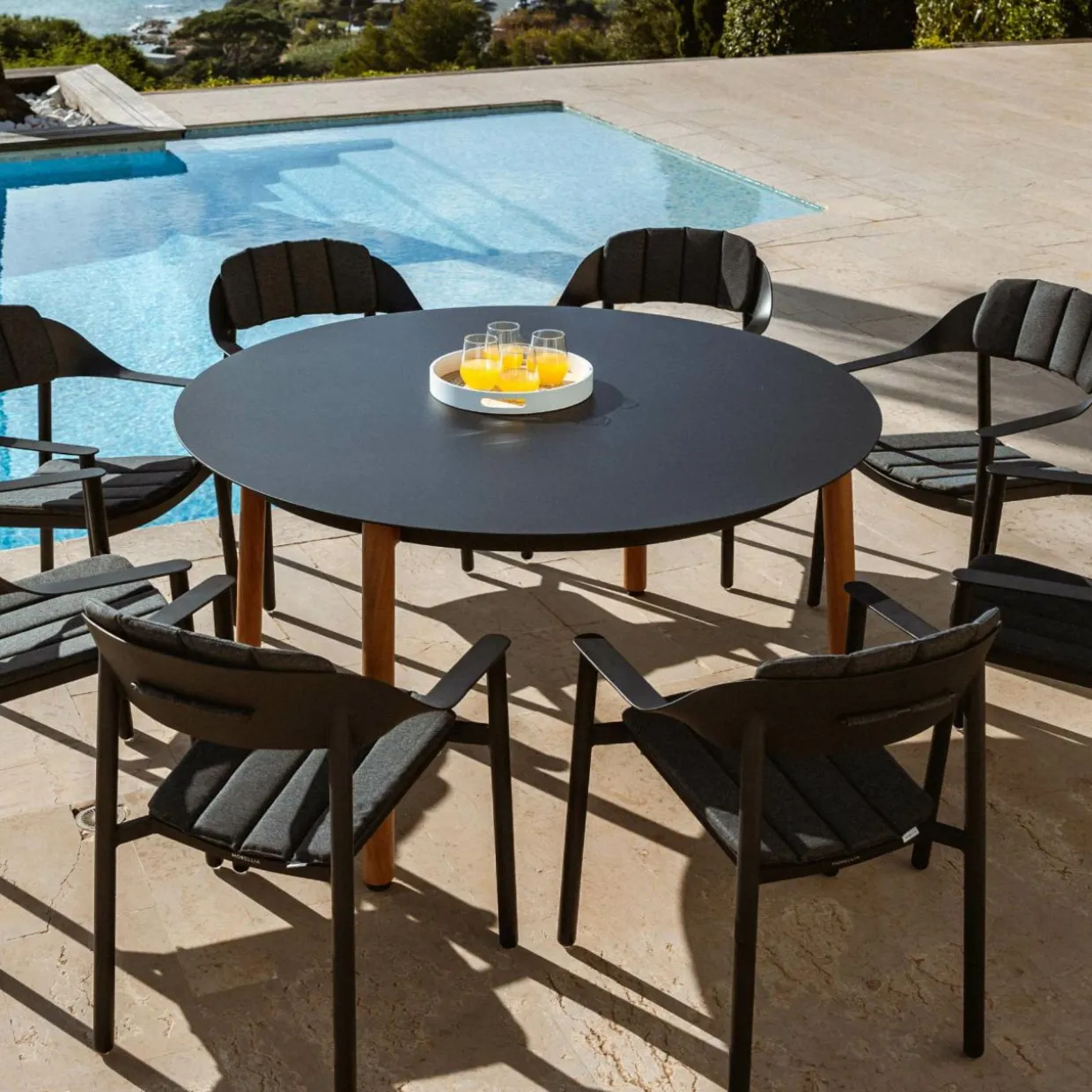 Table de jardin ronde en aluminium 8 places (D149 cm) Monte Carlo Gris anthracite
