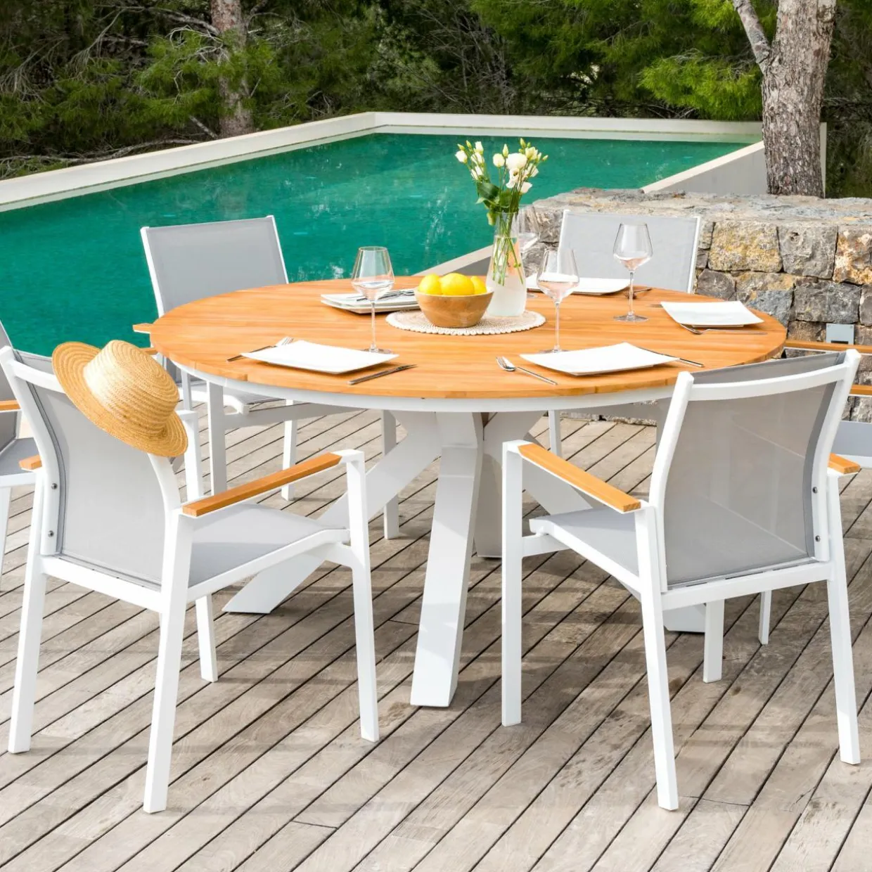 Table de jardin ronde en aluminium et bois teck 8 places (D140 cm) Bali Blanc