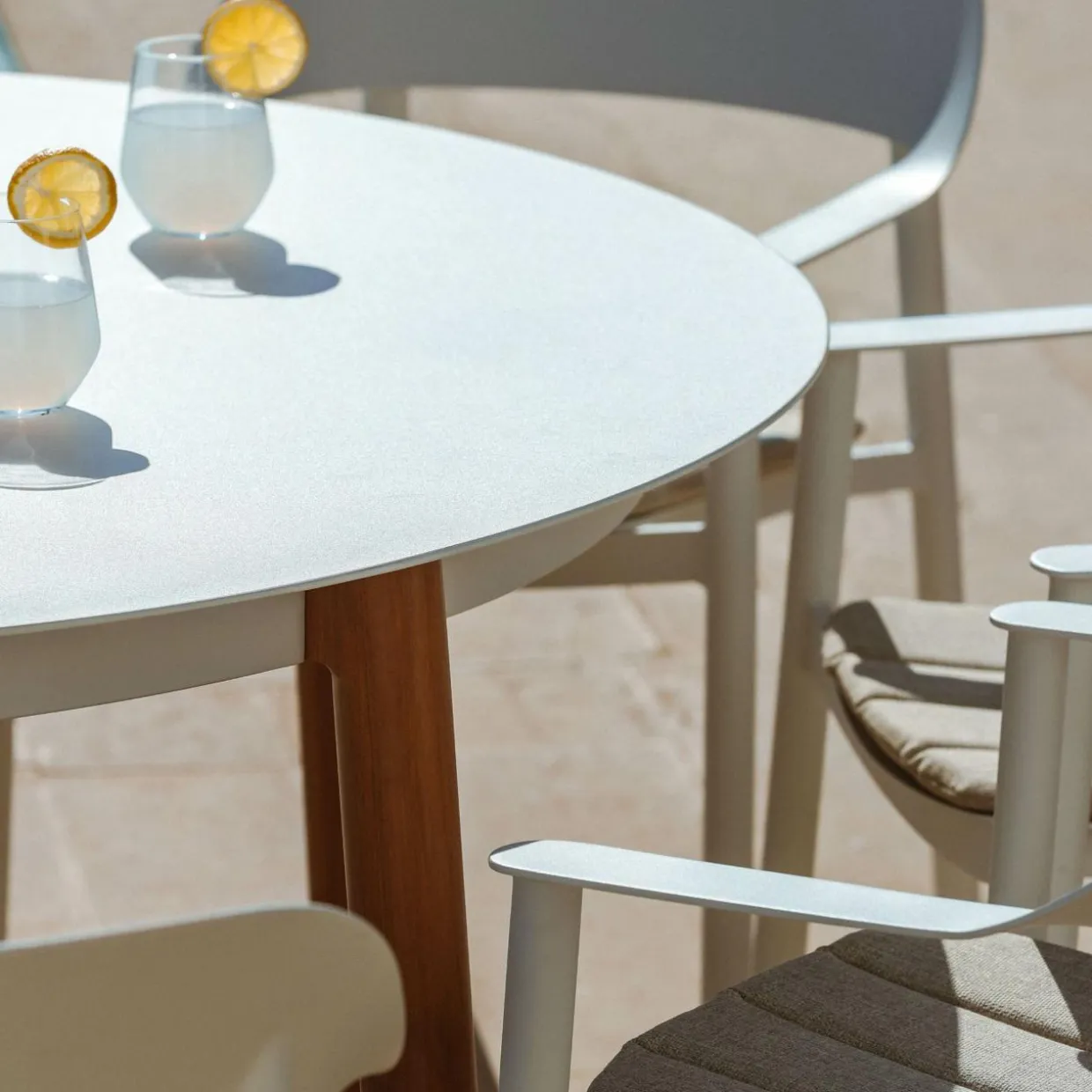 Table de jardin ronde en aluminium 8 places (D149 cm) Monte Carlo Blanc