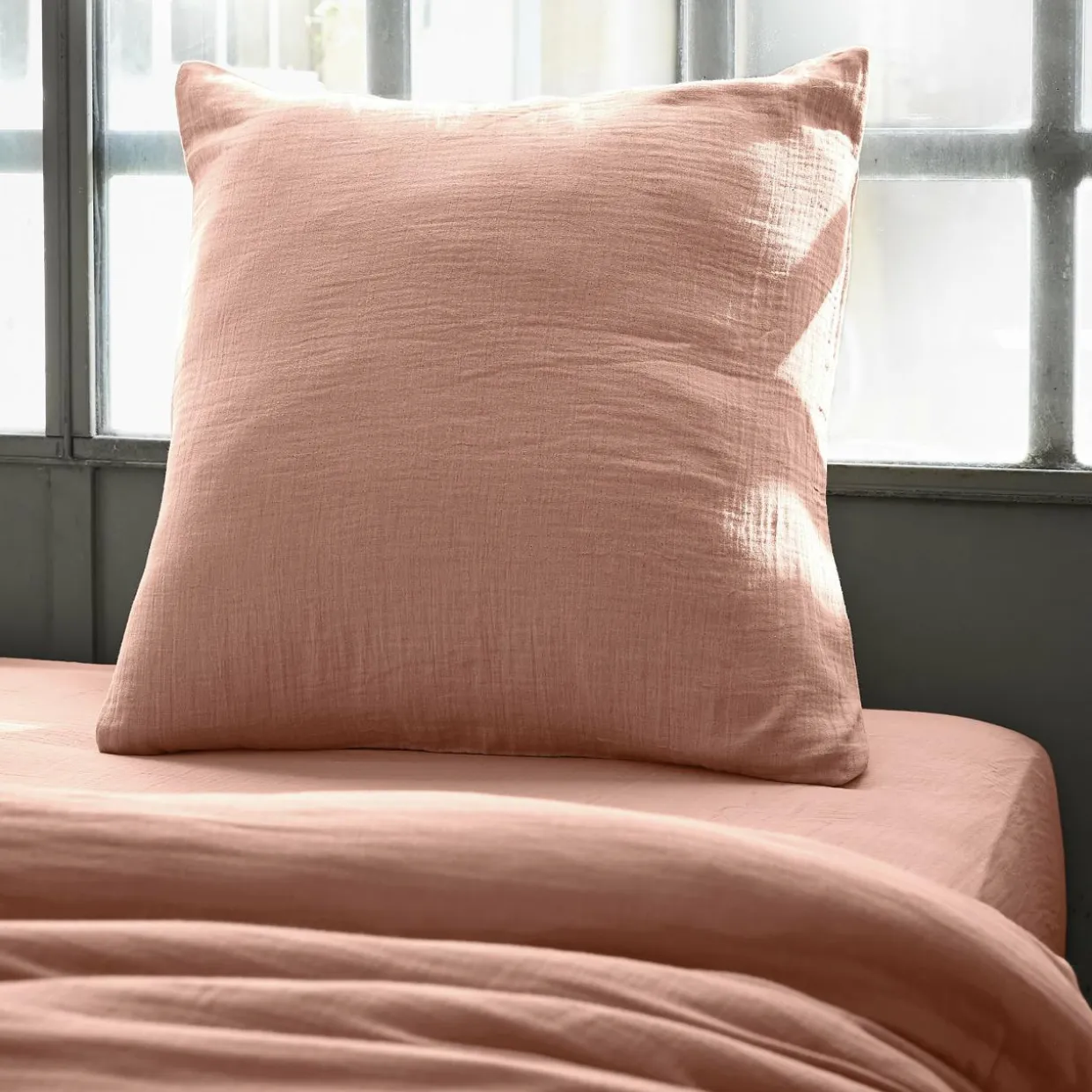 Taie d'oreiller carrée gaze de coton (60 x 60 cm) Gaïa Rose pêche