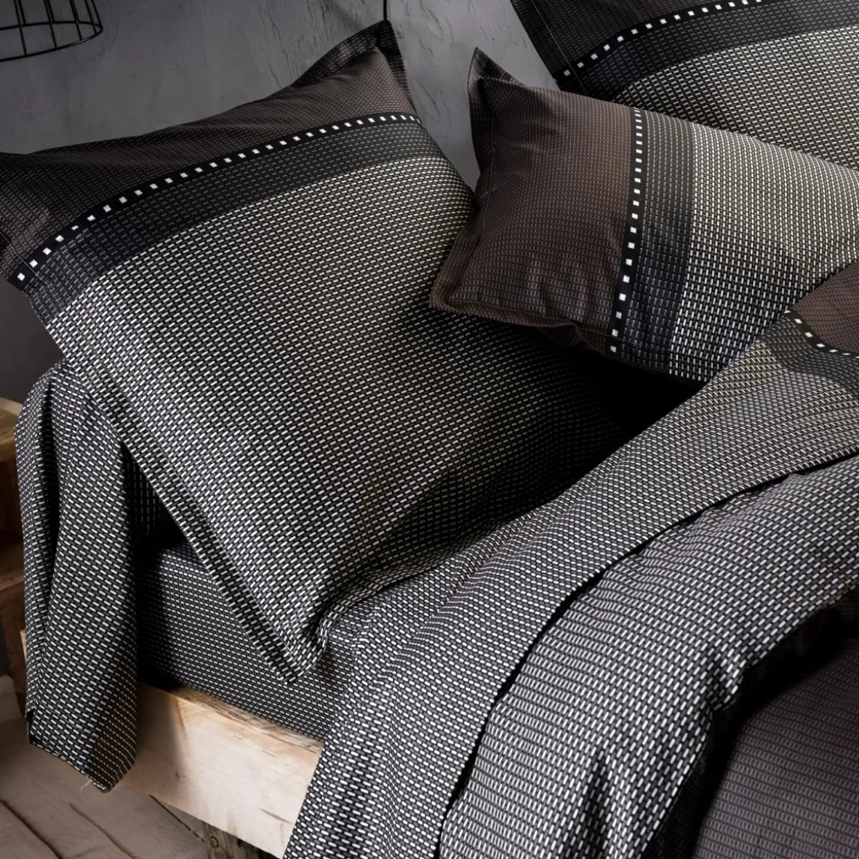 Taie d'oreiller carrée satin de coton (65 x 65 cm) Enzo Noire