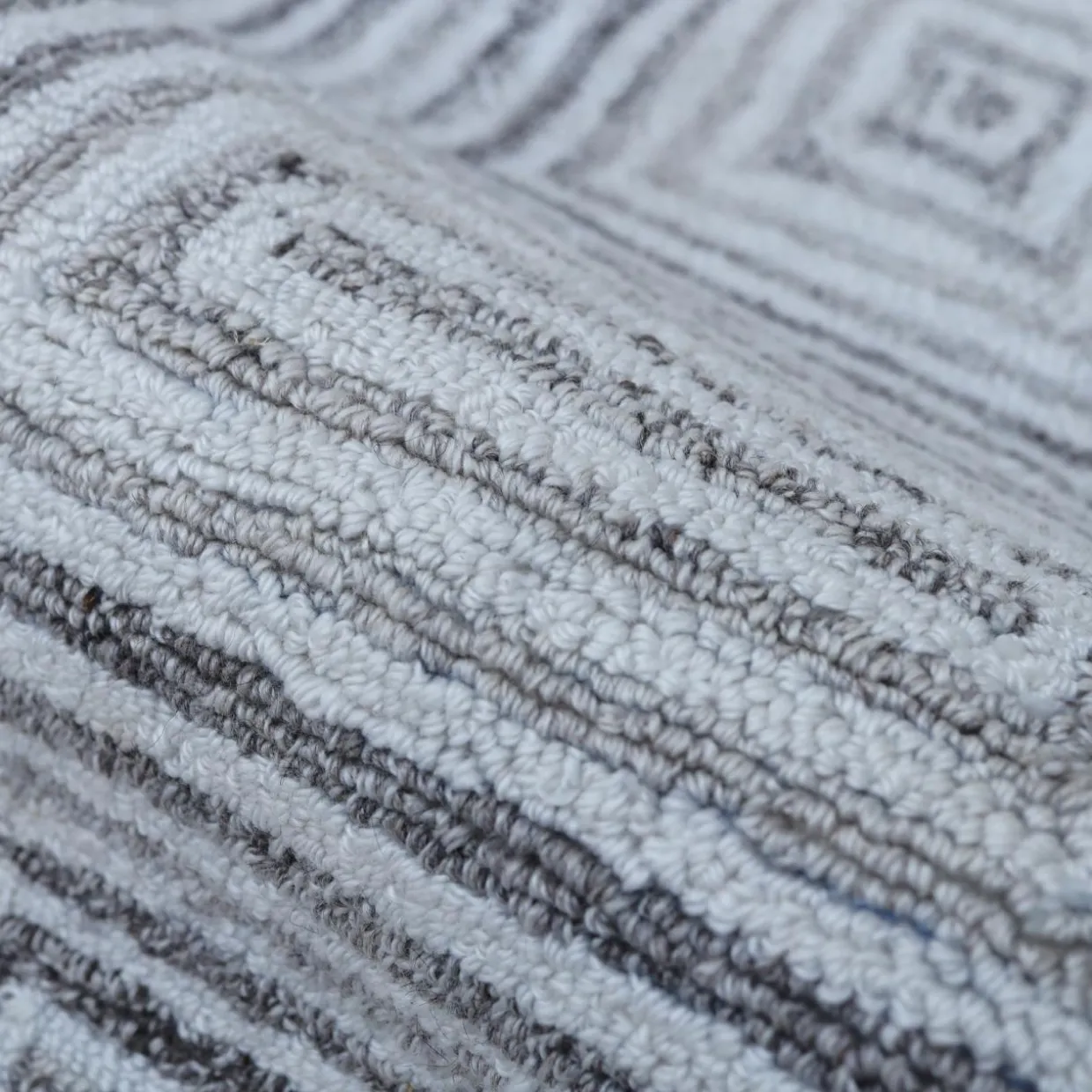 Tapis de salon rectangulaire matière recyclée tuftée (140 x 200 cm) Shelton Gris