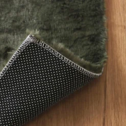 Tapis rectangulaire fausse fourrure (140 x 200 cm) Finn Vert kaki