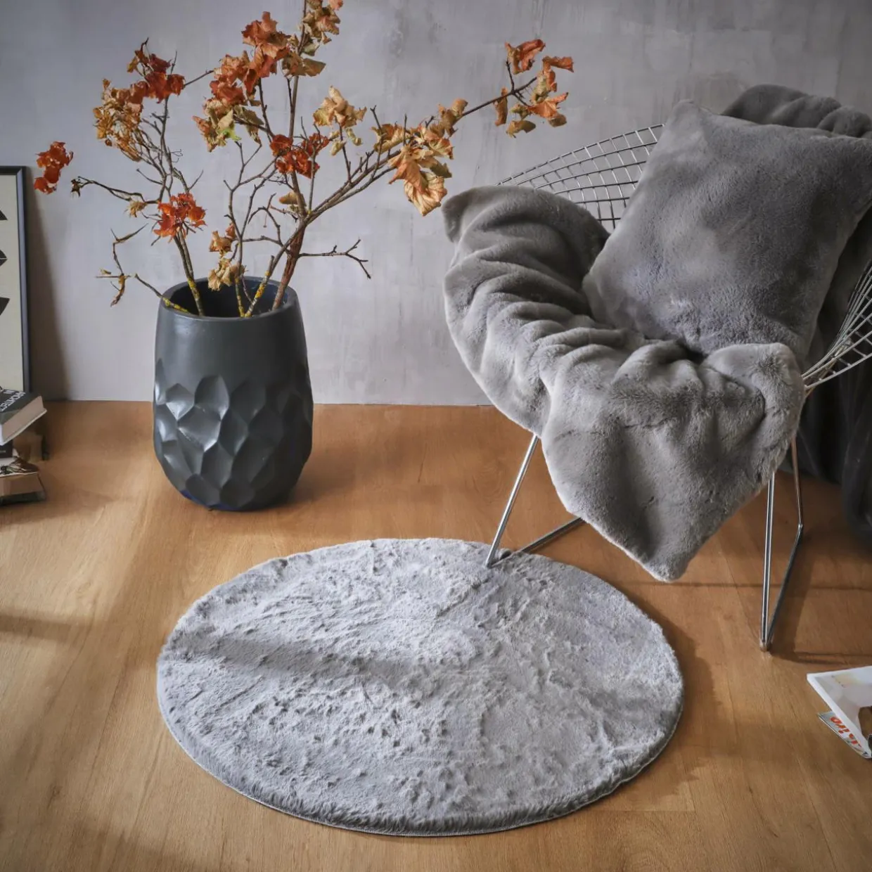 Tapis rond fausse fourrure (80 cm) Finn Gris anthracite