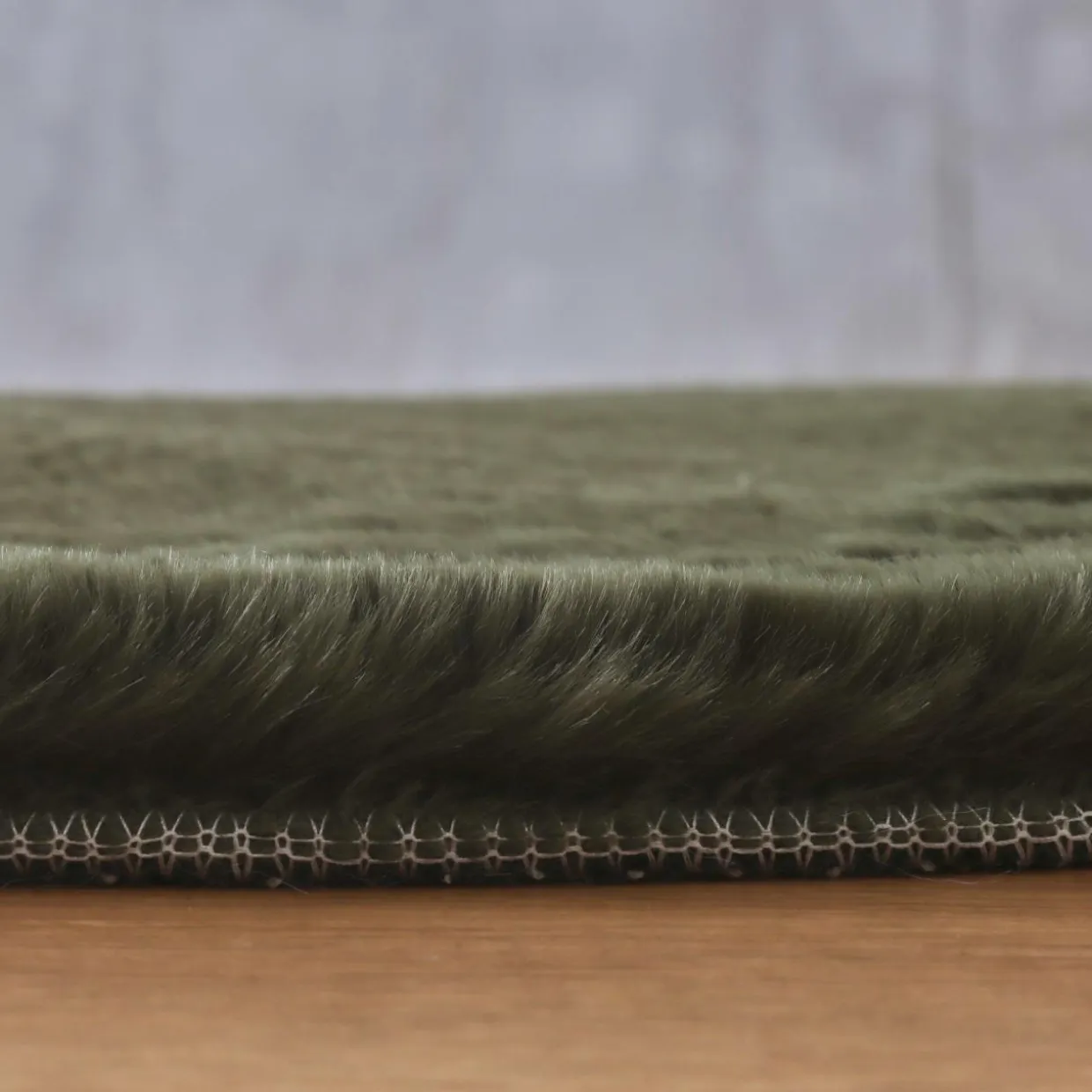 Tapis rond fausse fourrure (80 cm) Finn Vert kaki