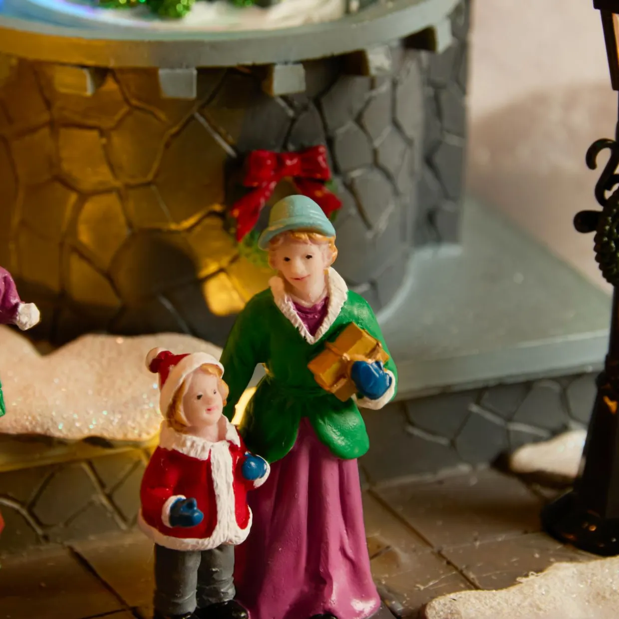Village de Noël lumineux, animé et musical La fabrique à jouets